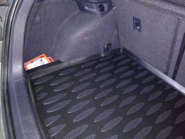Резиновый коврик в багажник Volkswagen Golf 7 (Фольксваген Гольф 7) с бортиком